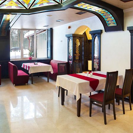 Sherwood Hotel Dolgomostiska Екстериор снимка