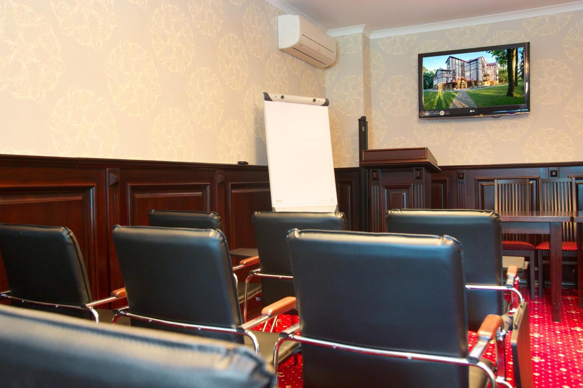 Sherwood Hotel Dolgomostiska Екстериор снимка