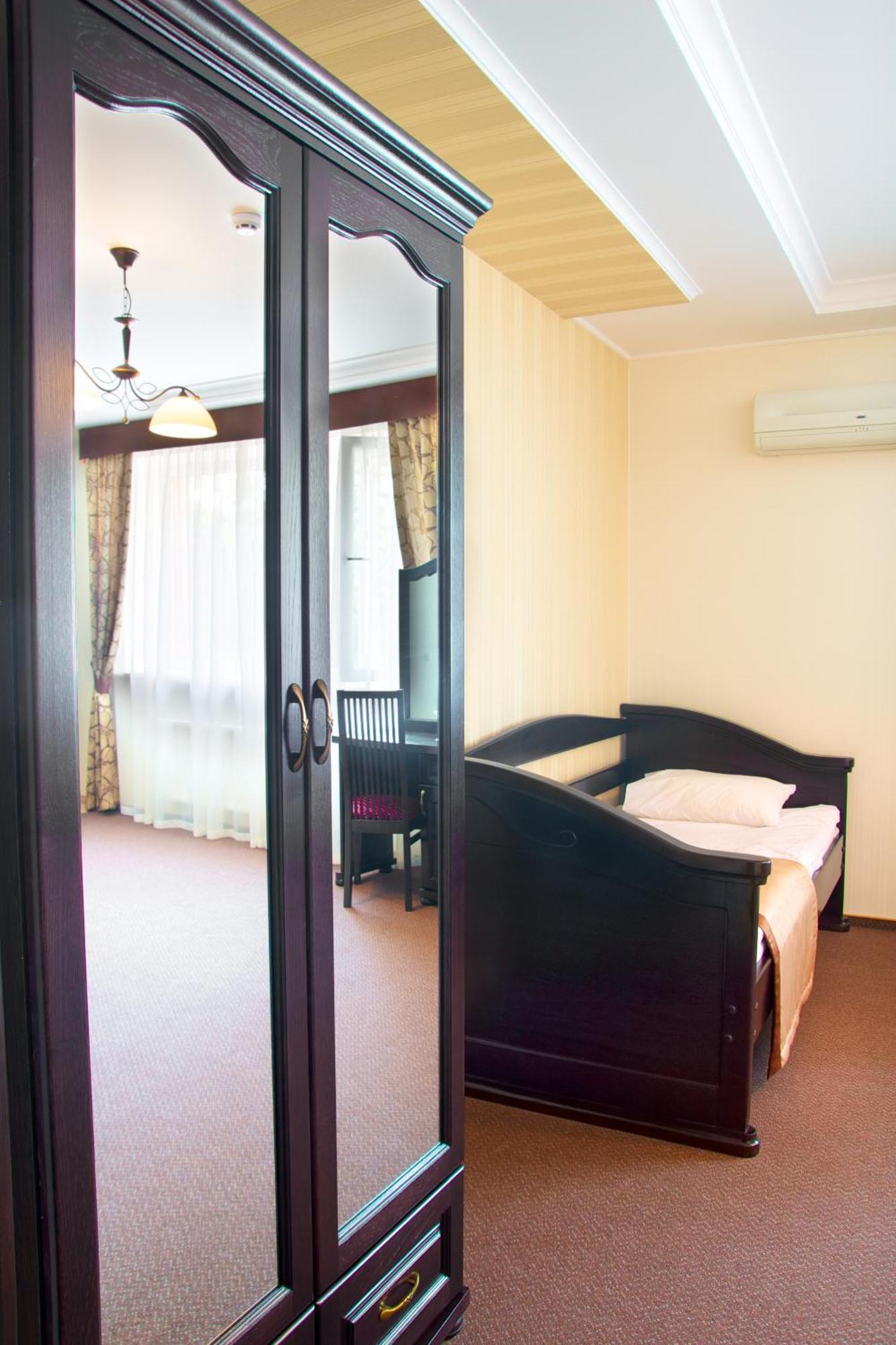 Sherwood Hotel Dolgomostiska Стая снимка