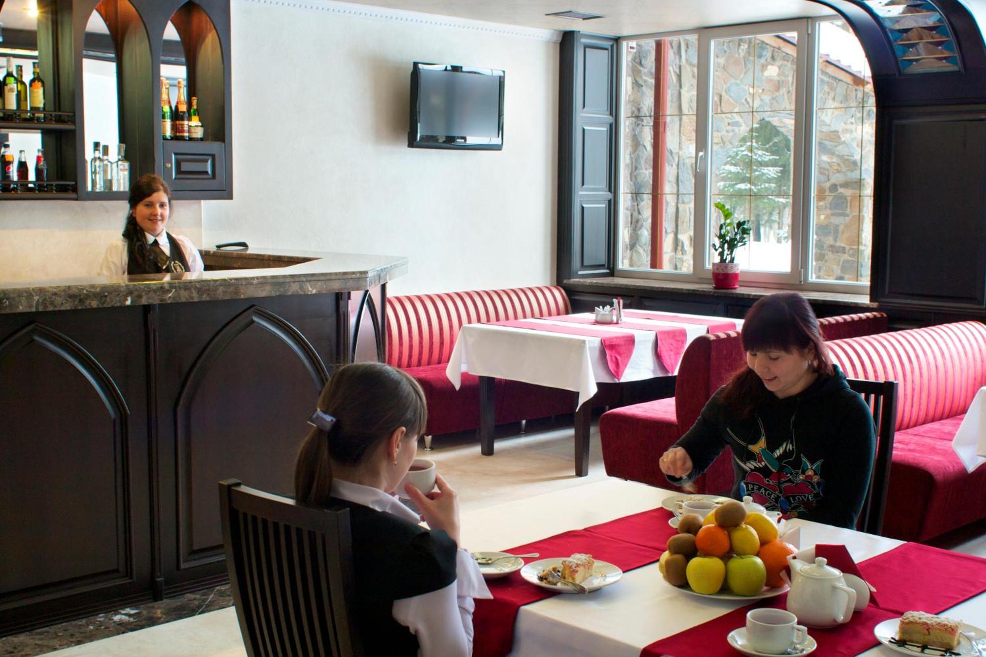 Sherwood Hotel Dolgomostiska Екстериор снимка