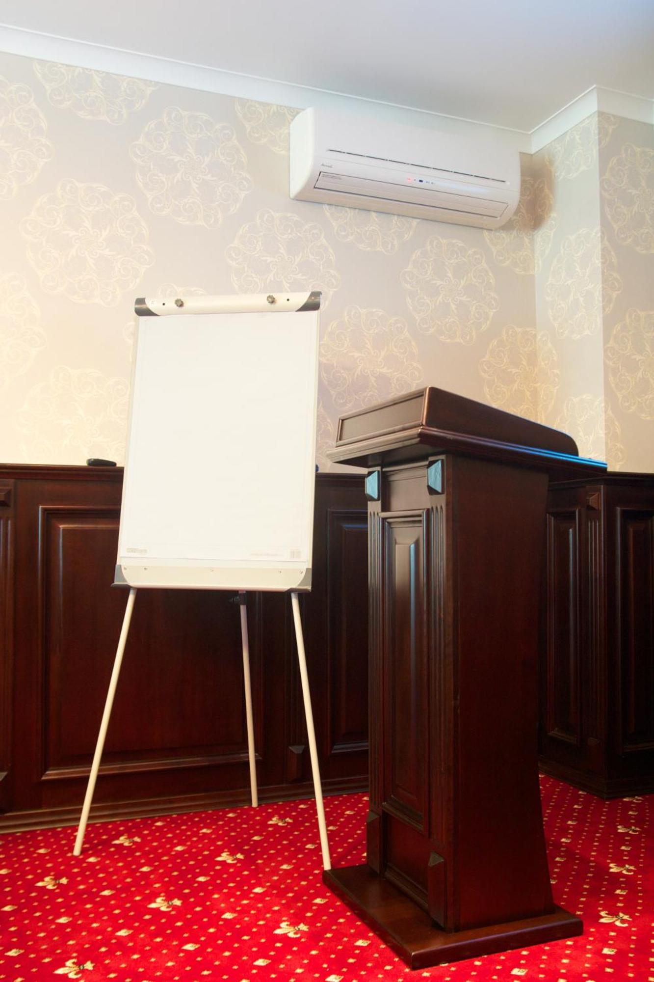 Sherwood Hotel Dolgomostiska Екстериор снимка