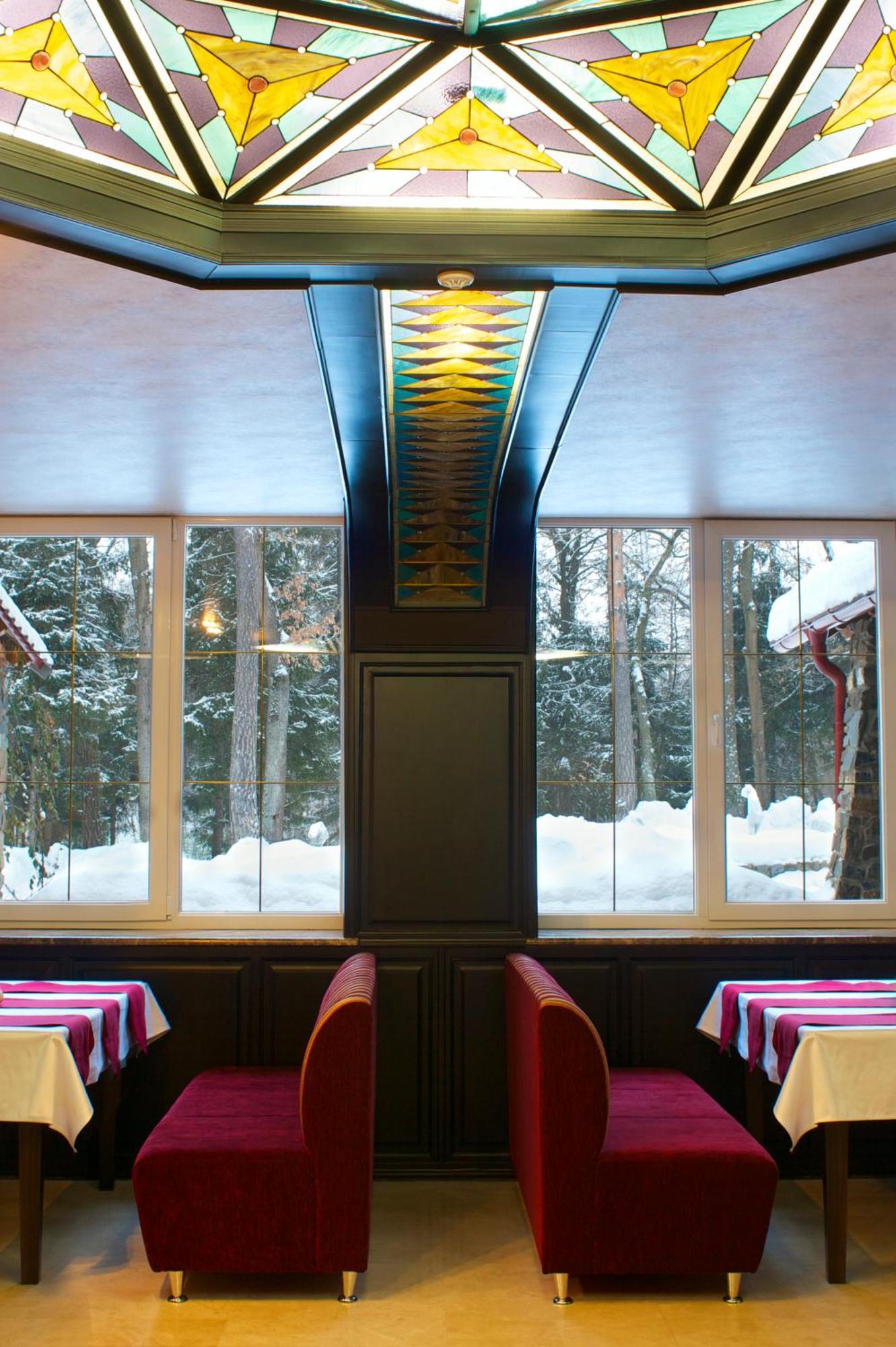 Sherwood Hotel Dolgomostiska Екстериор снимка