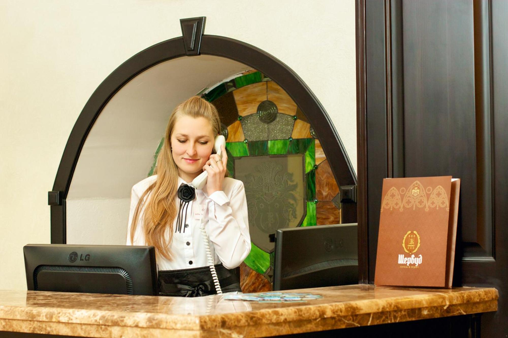 Sherwood Hotel Dolgomostiska Екстериор снимка