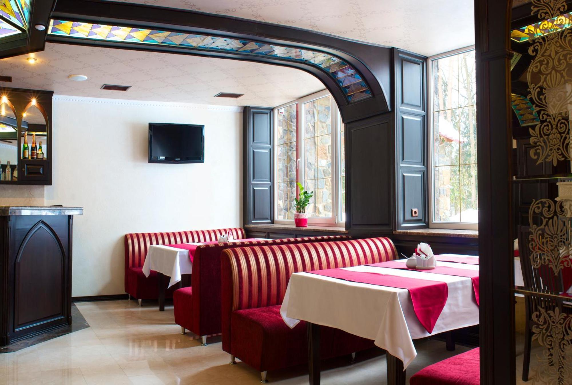 Sherwood Hotel Dolgomostiska Екстериор снимка