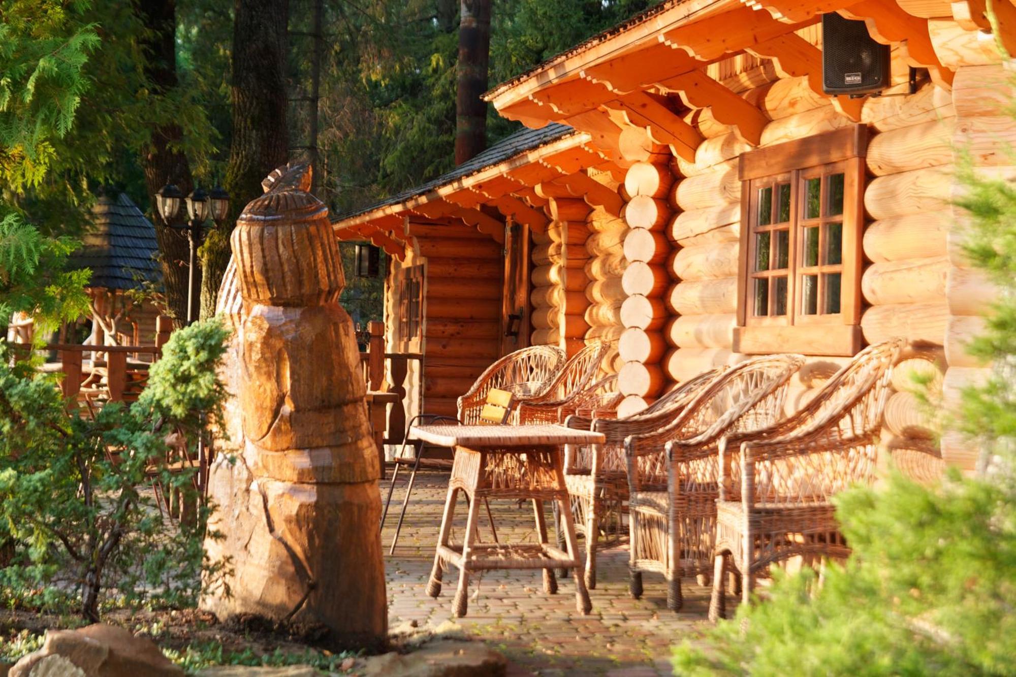 Sherwood Hotel Dolgomostiska Екстериор снимка