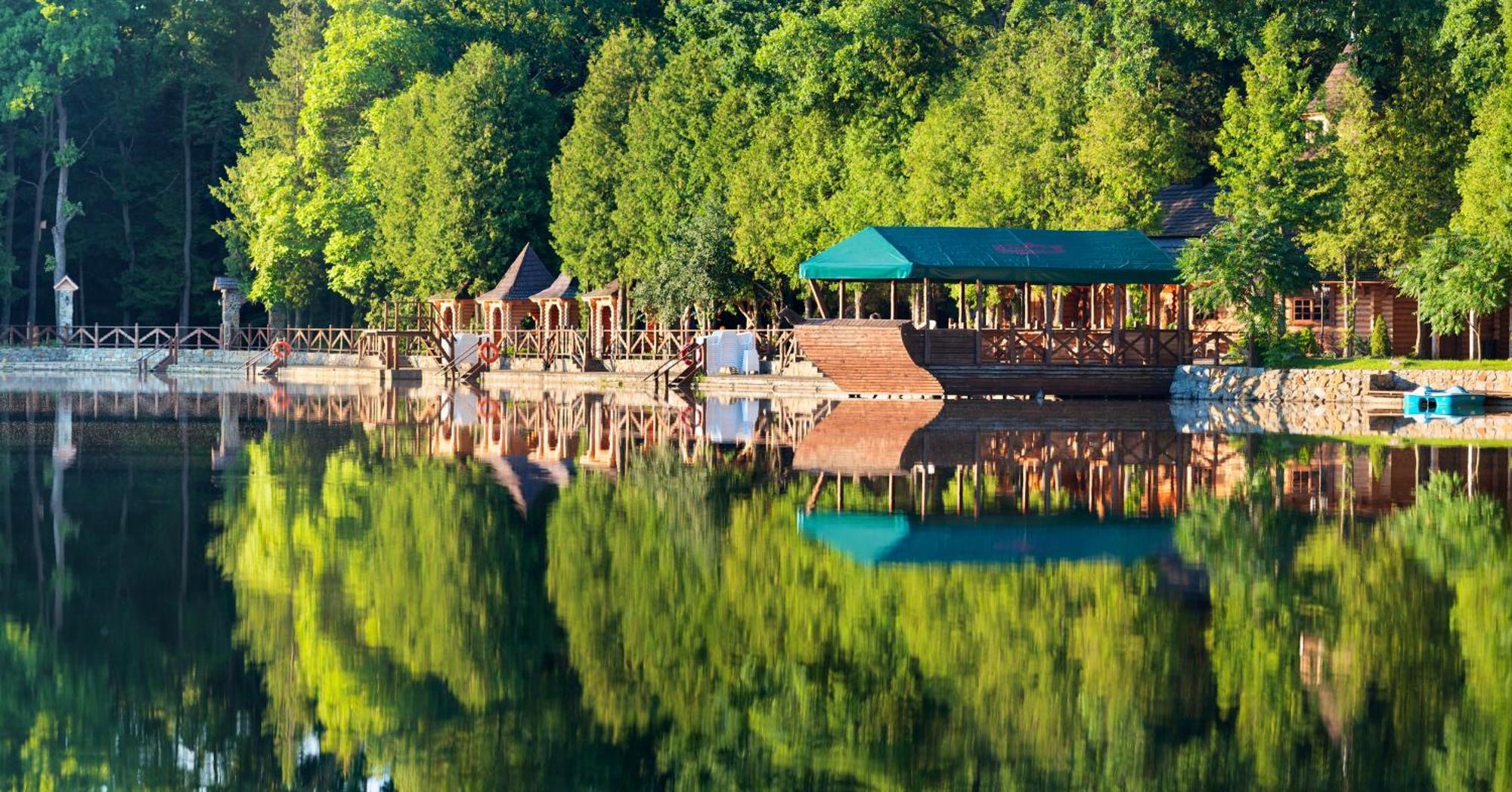 Sherwood Hotel Dolgomostiska Екстериор снимка