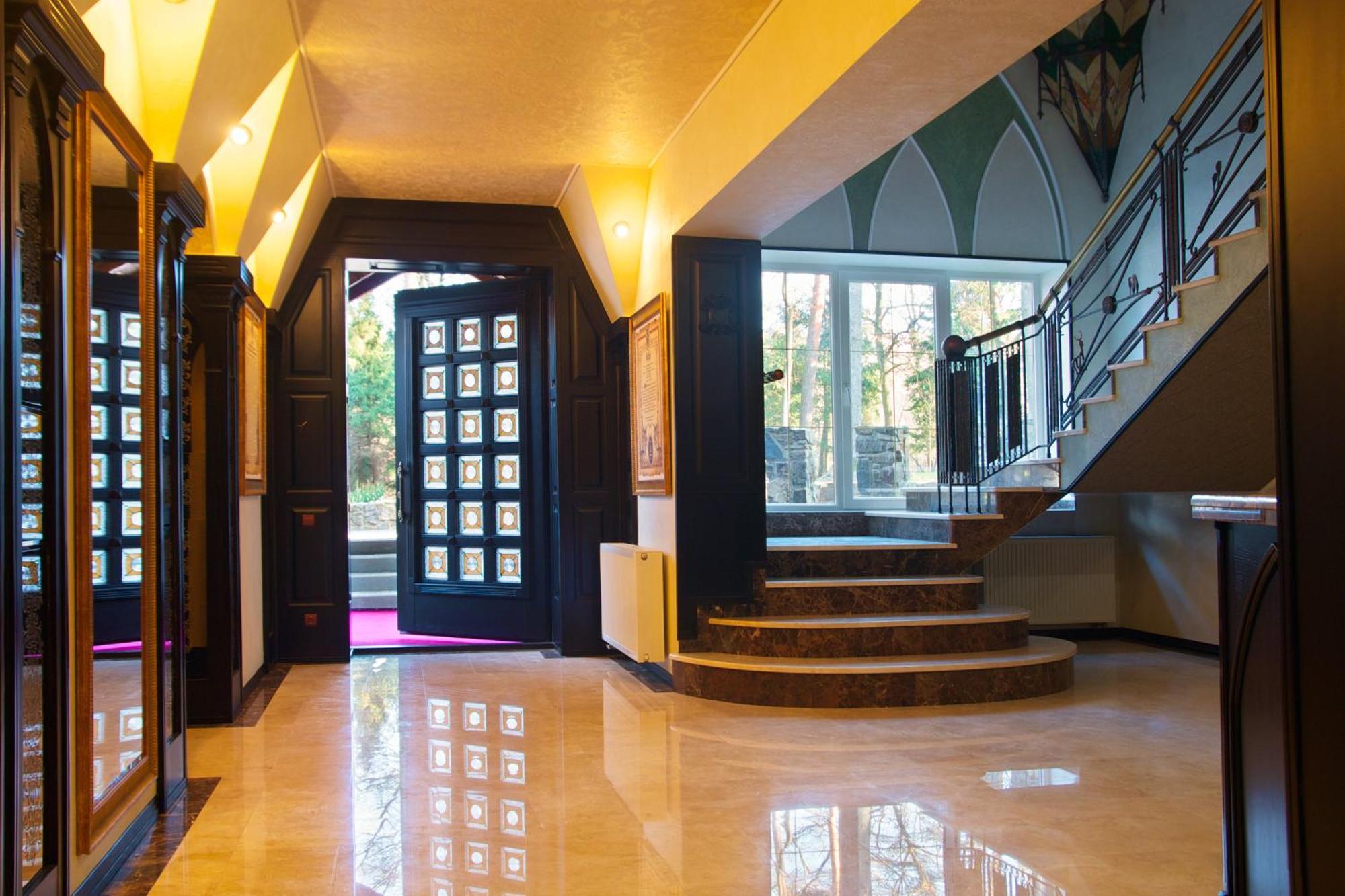Sherwood Hotel Dolgomostiska Екстериор снимка