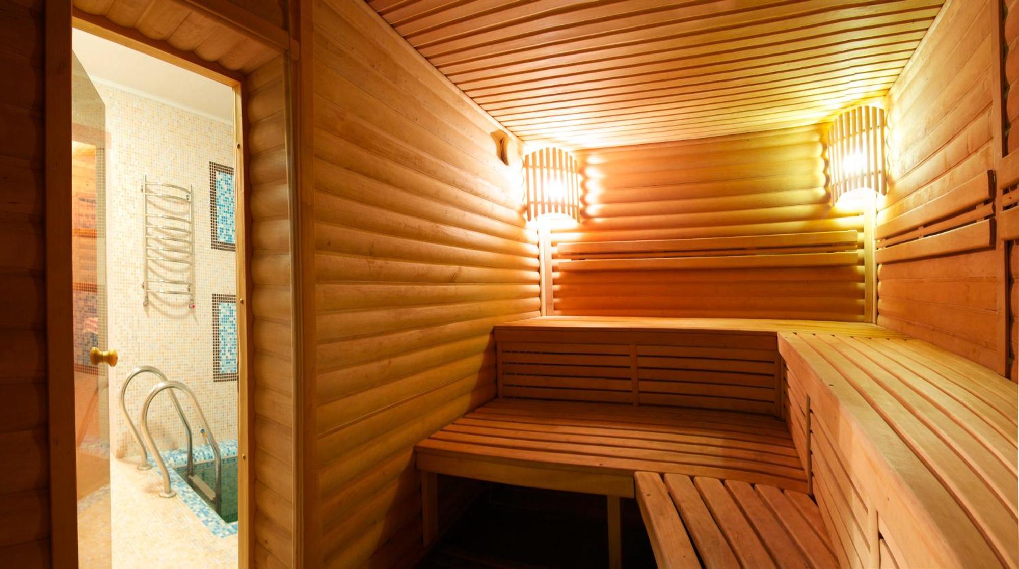 Sherwood Hotel Dolgomostiska Екстериор снимка