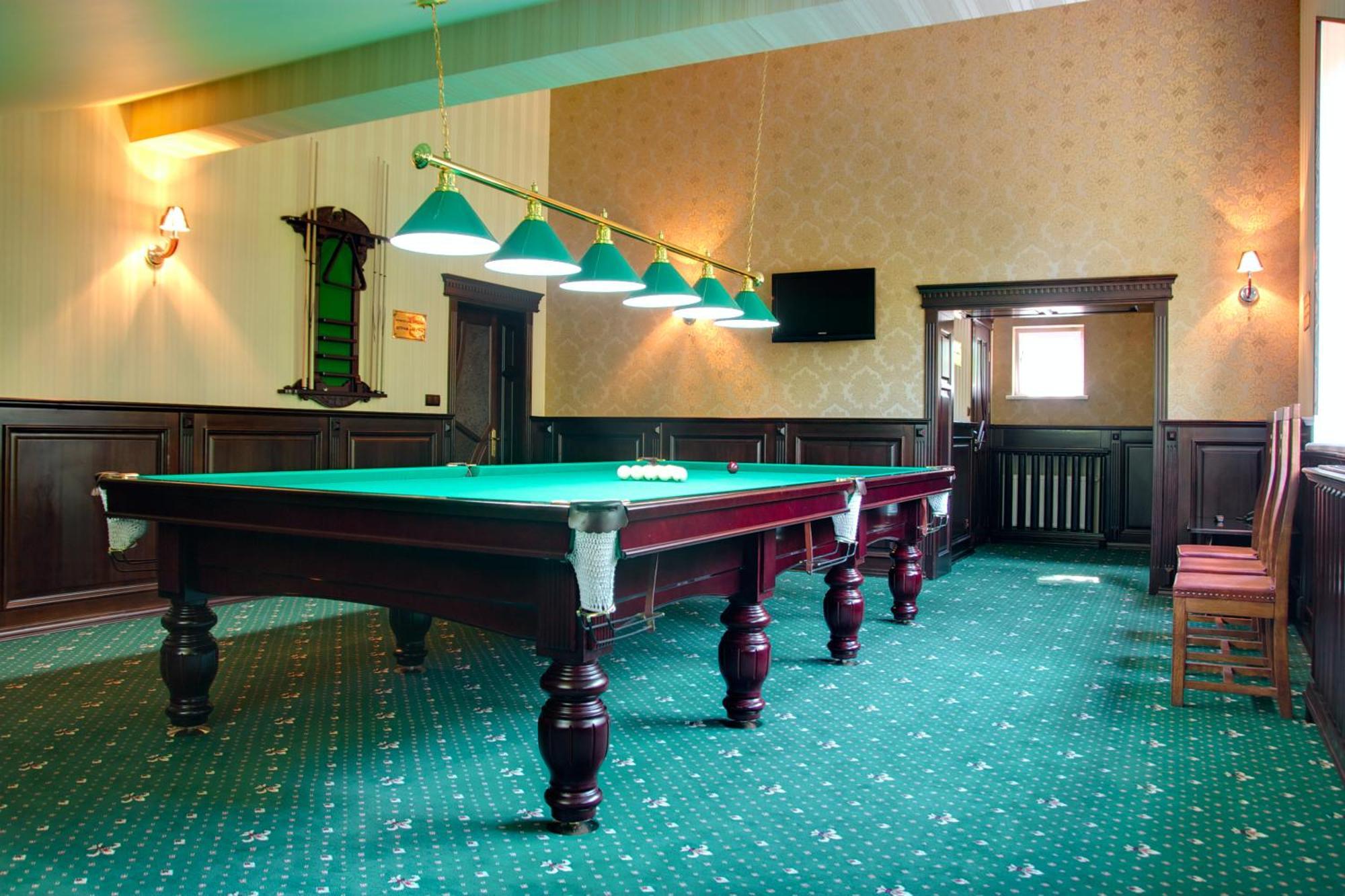 Sherwood Hotel Dolgomostiska Екстериор снимка