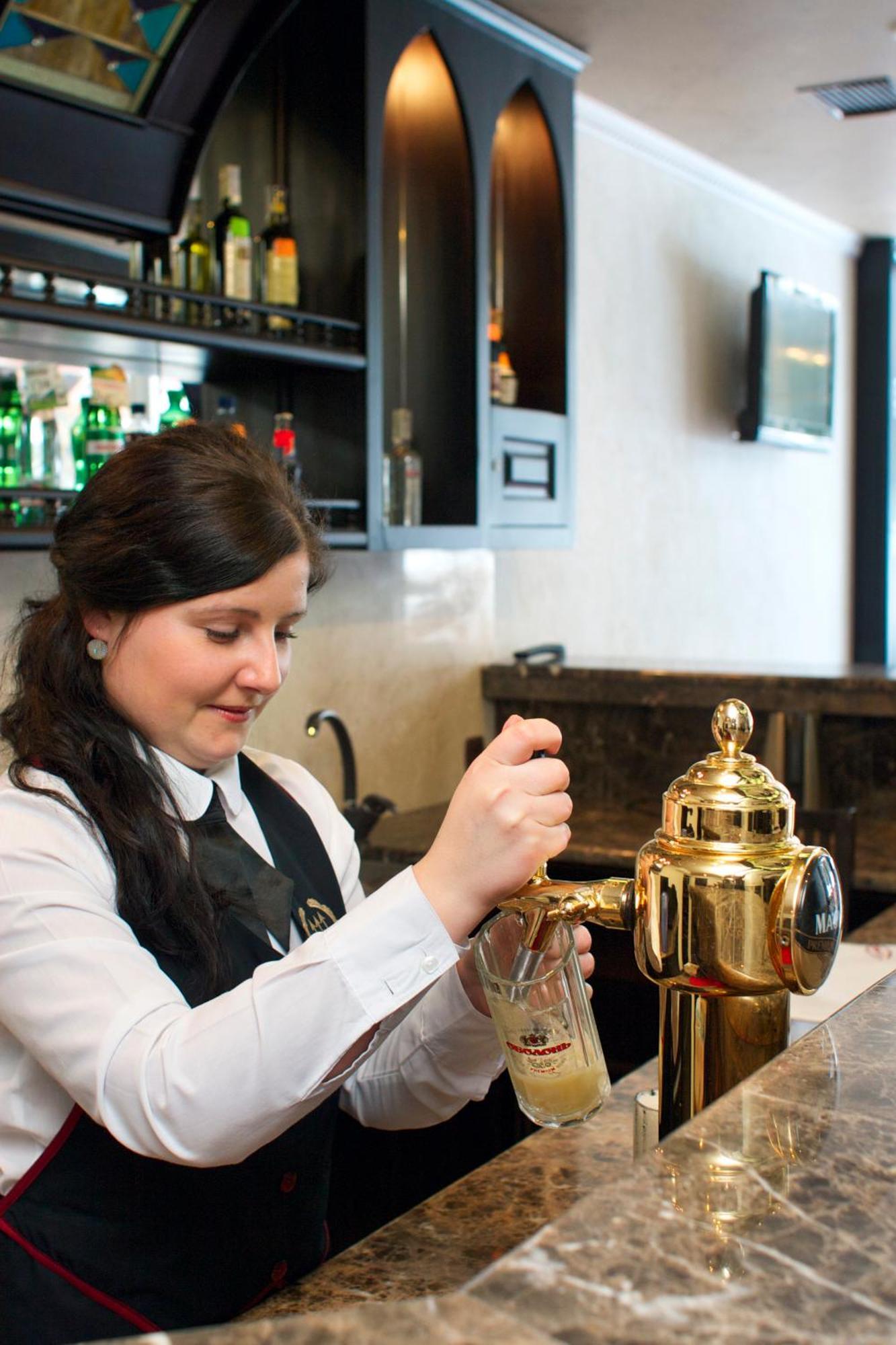 Sherwood Hotel Dolgomostiska Екстериор снимка