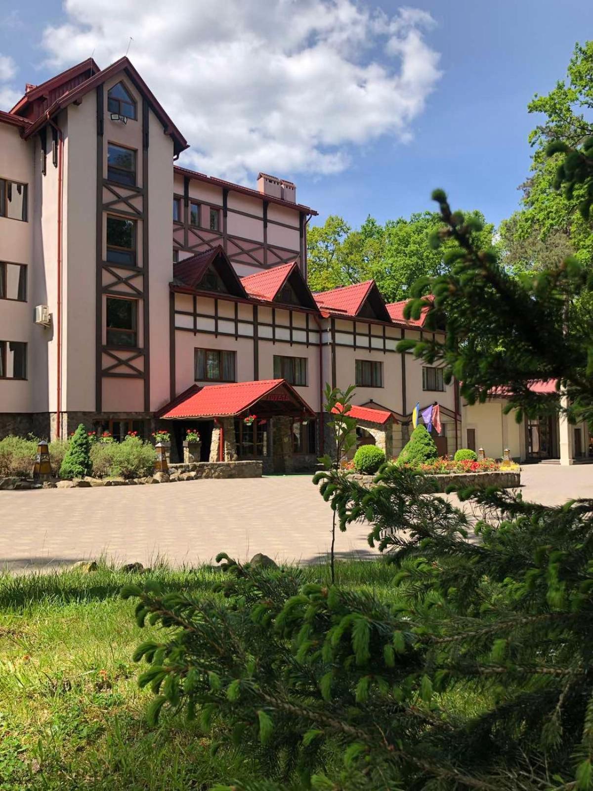 Sherwood Hotel Dolgomostiska Екстериор снимка