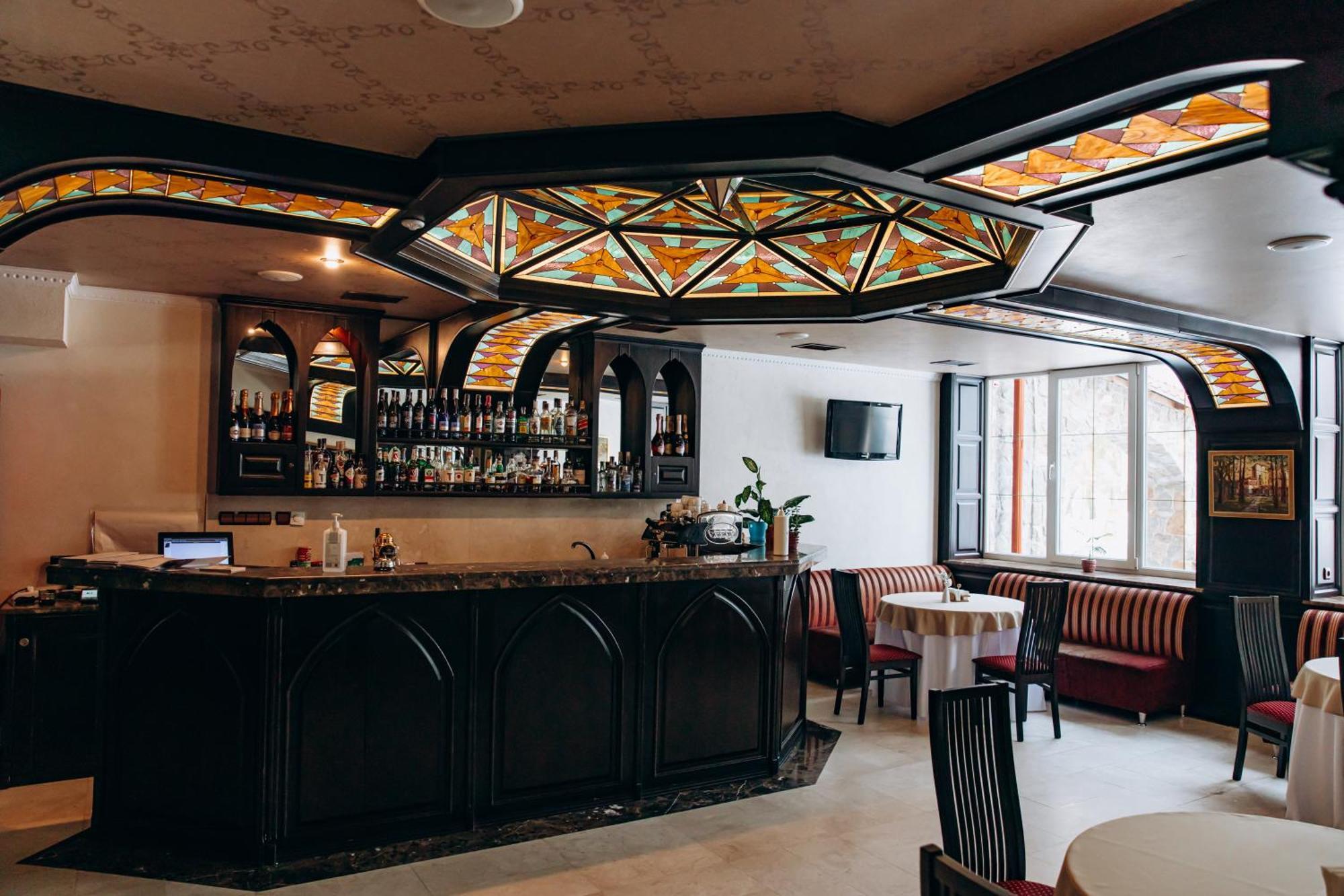Sherwood Hotel Dolgomostiska Екстериор снимка
