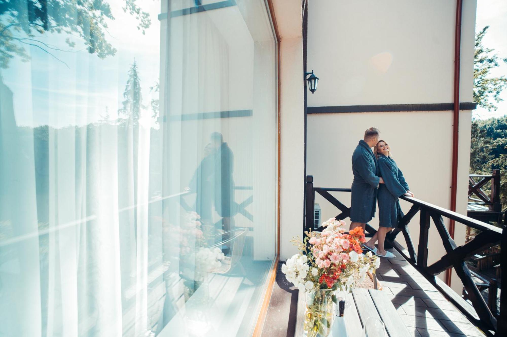 Sherwood Hotel Dolgomostiska Екстериор снимка