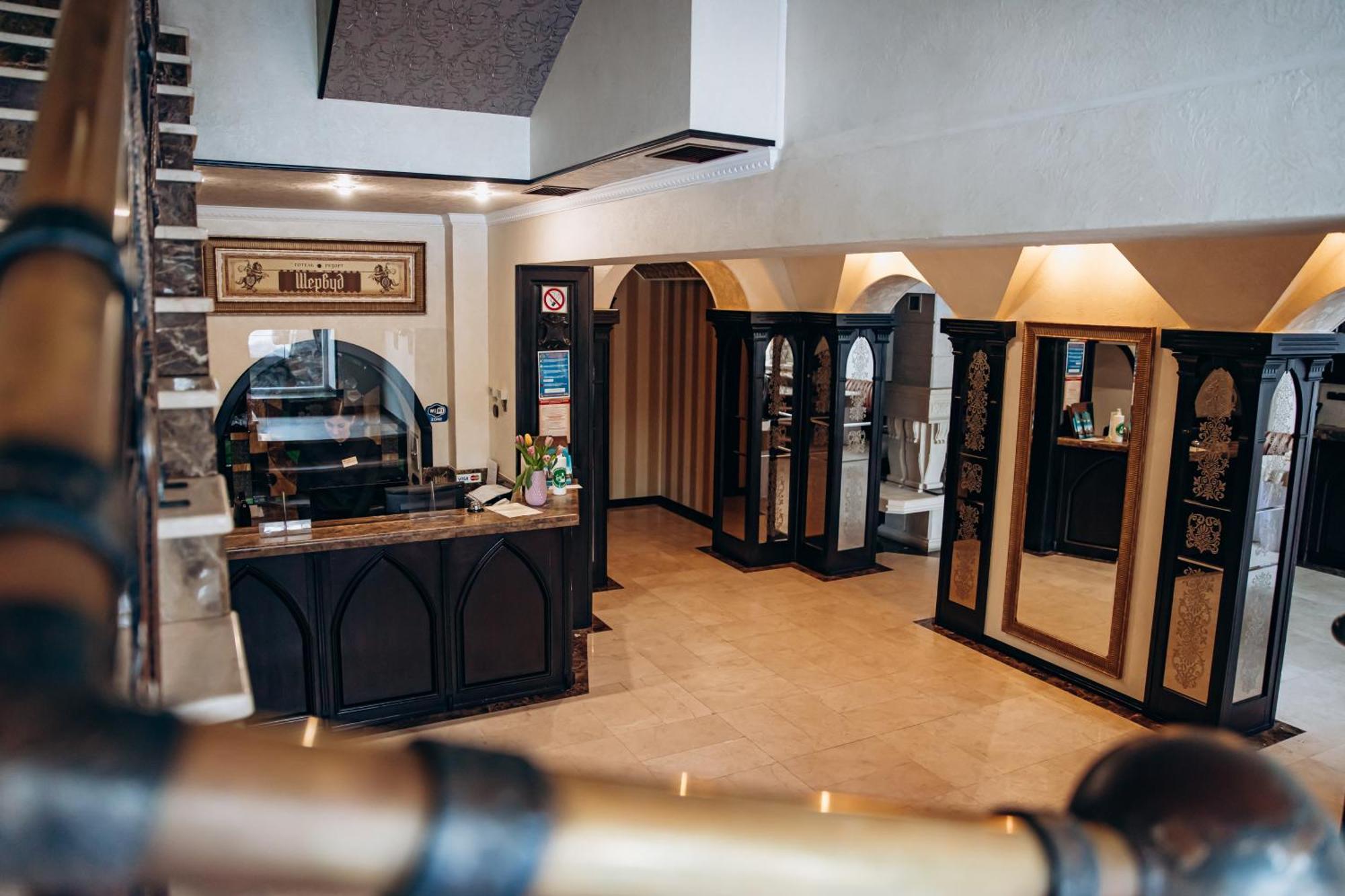 Sherwood Hotel Dolgomostiska Екстериор снимка