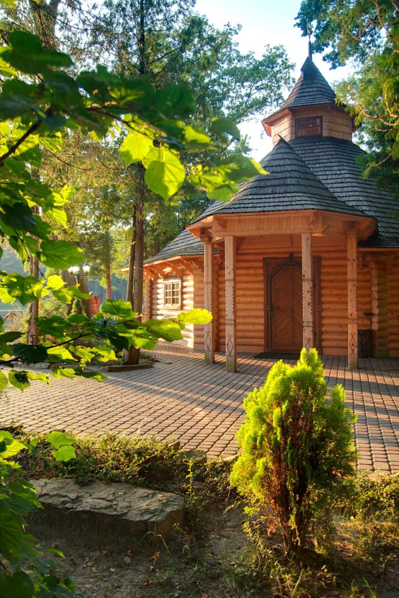 Sherwood Hotel Dolgomostiska Екстериор снимка