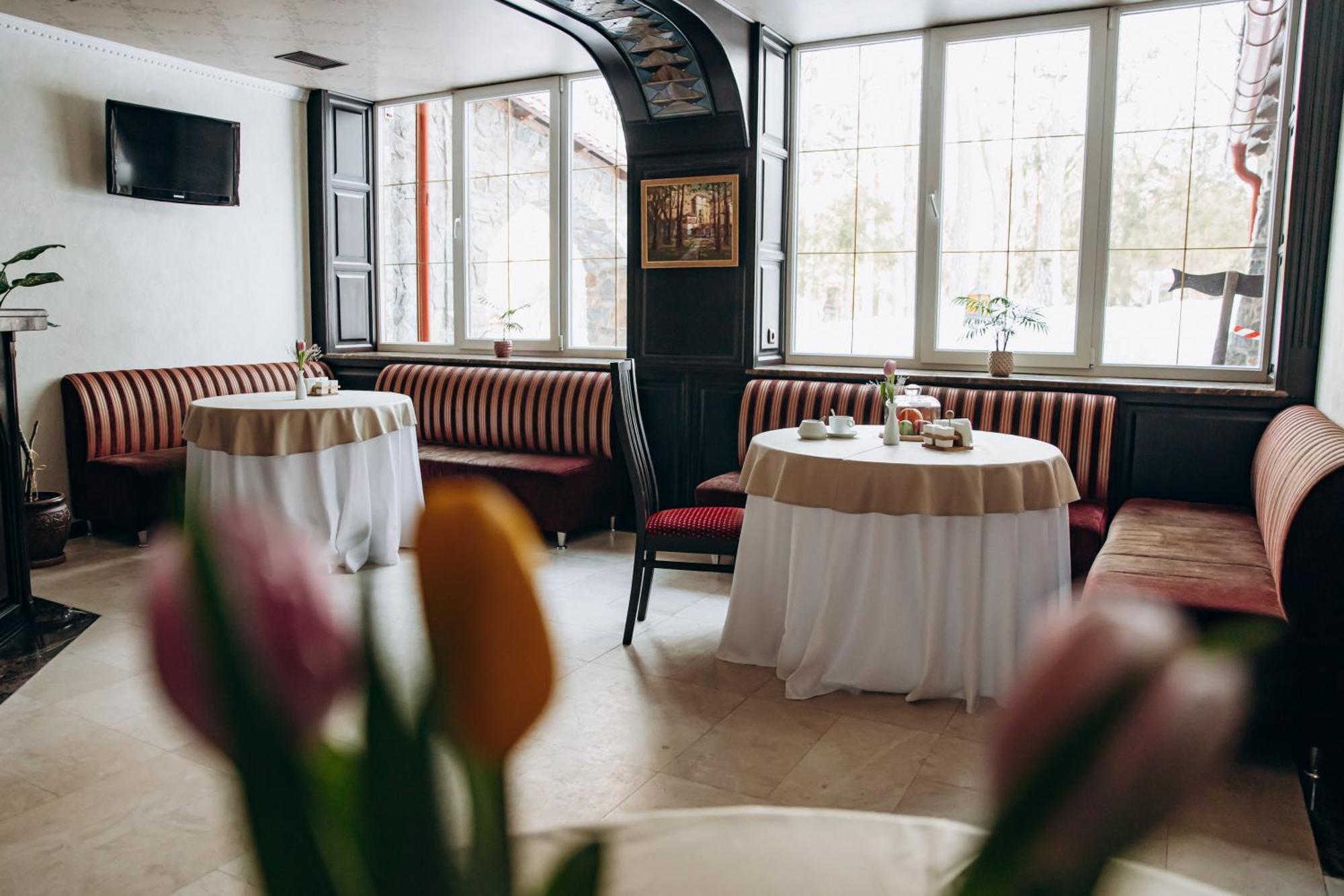 Sherwood Hotel Dolgomostiska Екстериор снимка