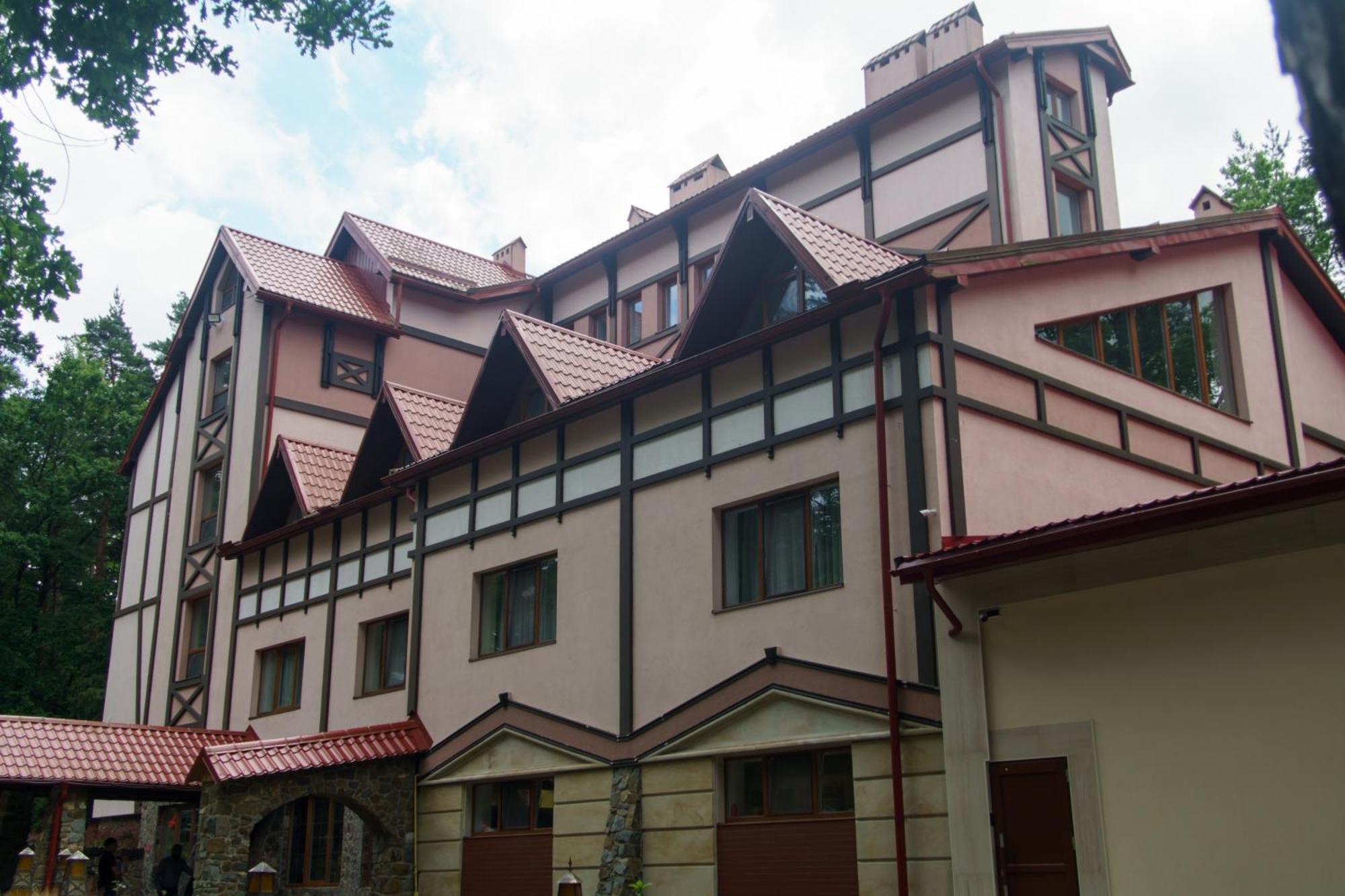 Sherwood Hotel Dolgomostiska Екстериор снимка