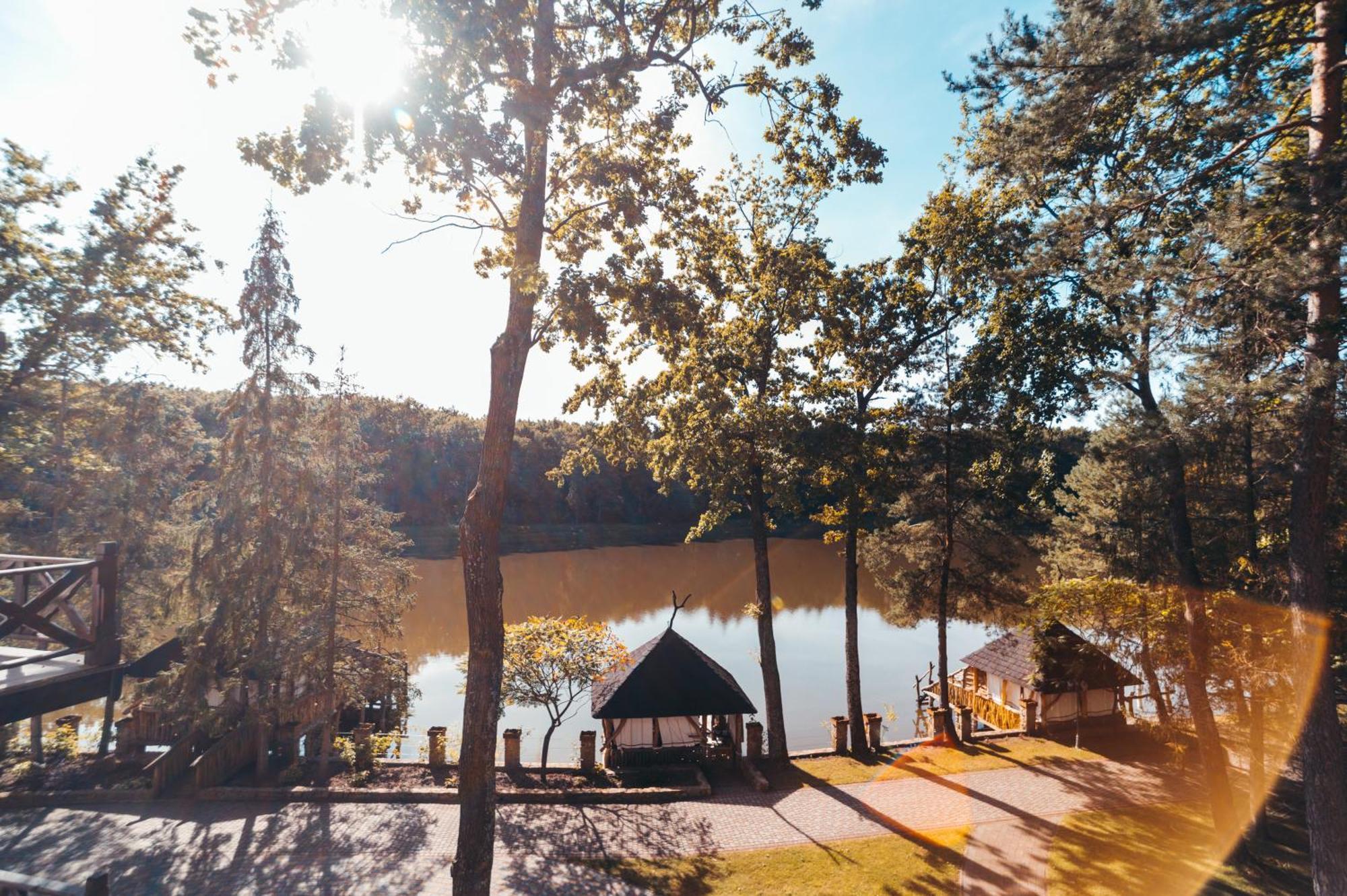 Sherwood Hotel Dolgomostiska Екстериор снимка